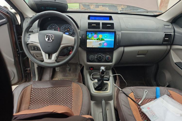 Used BAIC Weiwang M20 2017 1.5L M20S Basic Version DAM15DL Center Console