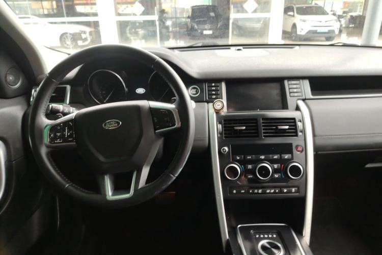 Used Land Rover Discovery Sport 2018 240 PS HSE Version Center Console