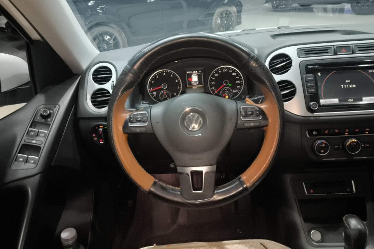 Used Volkswagen Tiguan L 2015 1.8TSI Automatic All-Wheel-Drive Luxury Model