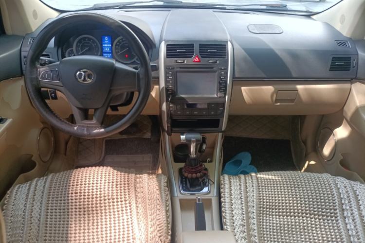 Used BAIC E Series 2013 Sedan 1.5L Automatic Lotte Edition Center Console