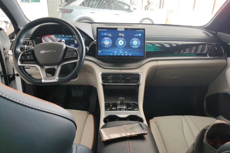 Used BYD Song PLUS New Energy 2023 Champion Edition EV 520KM Flagship Model Center Console