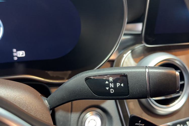 Used Mercedes-Benz GLC 2022 Facelift GLC 260 L 4MATIC Luxury Edition Gear Lever