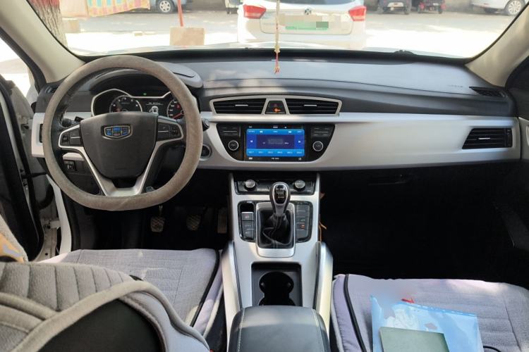 Used Geely Auto Emgrand X7 Sport 2016 2.0L Manual ZhiShang Version Center Console