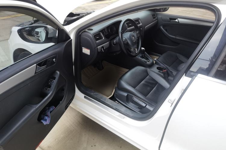 Used Volkswagen Sagitar 2014 Revised Version 1.4TSI Automatic Luxury Edition Driver Seat