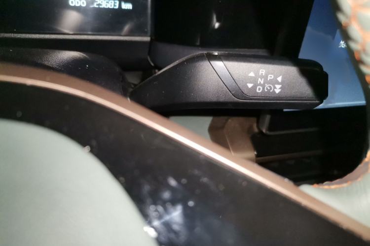 Used iCAR 03 2024 501km Two-Wheel Drive Long-Range Version Gear Lever