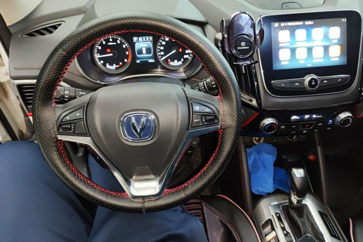 Used CHANGAN CS55 2019 1.5T Automatic Colorful Edition China VI Standard Center Console