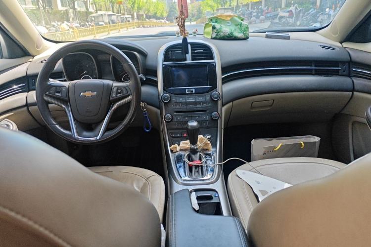 Used Chevrolet Malibu 2013 2.0L Automatic Luxury Edition Center Console