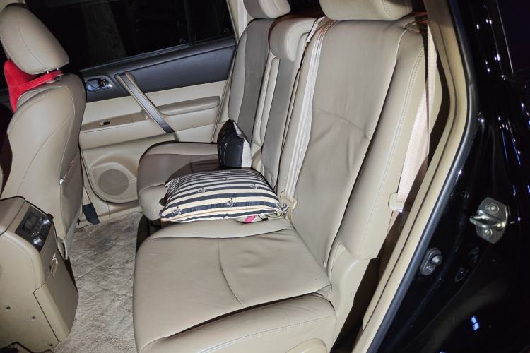 Used Toyota Highlander 2011 2.7L Two-Wheel Drive 7-Seater Luxury Edition Left Rear Seat