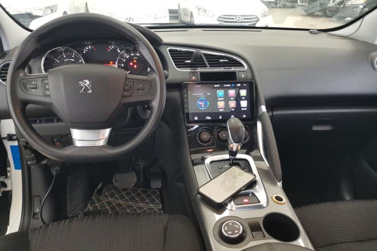 Used Peugeot 3008 2016 1.6THP Automatic Classic Edition Center Console