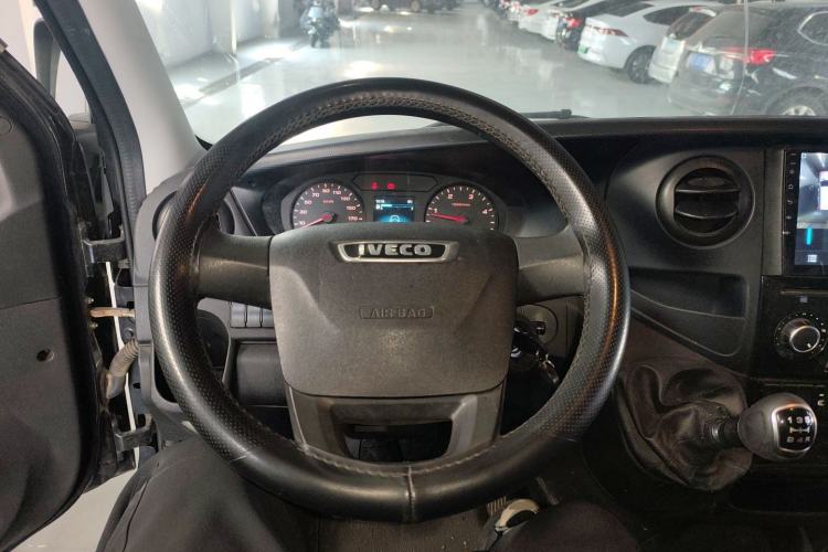 Used Iveco Eurocargo 2021 2.0T Manual Super-Rui Short Wheelbase Low-Roof Side-Hinged Door F1A
