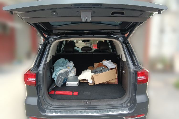 Used Roewe RX8 2018 30T Smart Connectivity All-Wheel Drive Supreme Edition Trunk