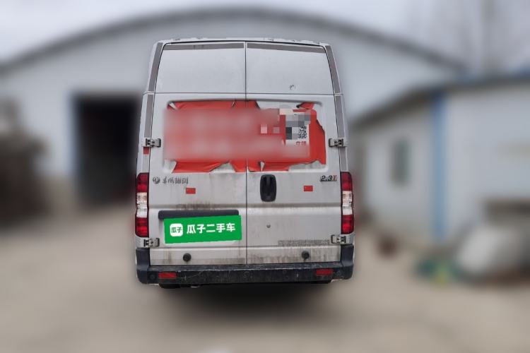 Used Dongfeng Yufeng 2023 V9+ 2.3T Manual Rear-Drive Cargo Van with Dual Rear Tires 3-Seater