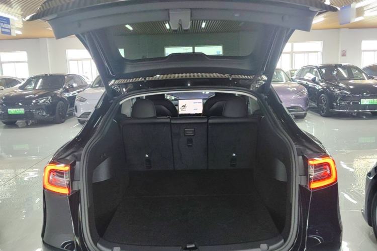 Used Tesla Model Y 2021 Standard Range Rear-Wheel Drive Version Trunk