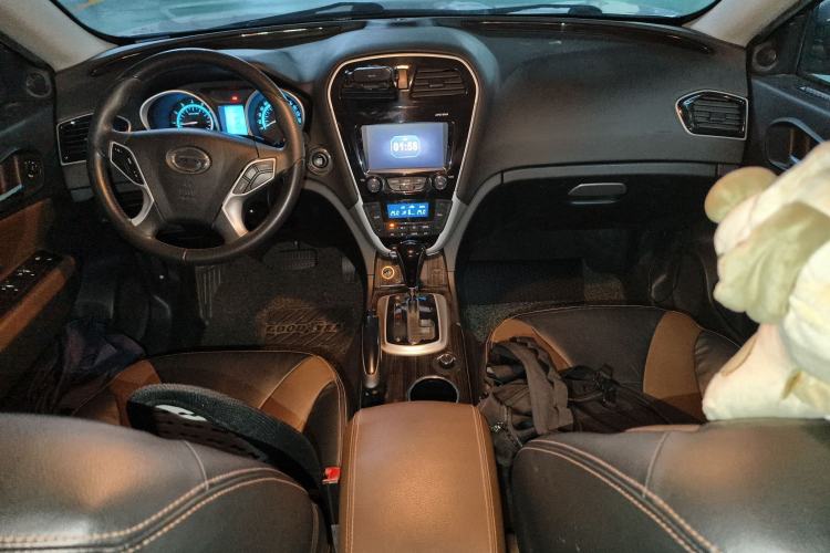 Used GAC Trumpchi GS5 Super 2015 1.8T Automatic All-Wheel-Drive Elite Edition Center Console