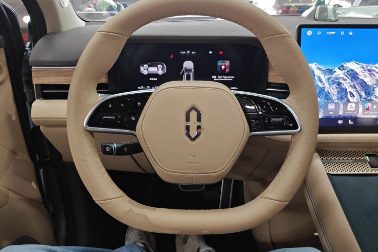 Used Hima AITO M7 2024 1.5T Intelligent Driving Rear-Drive Max Edition 6 Seats Steering Wheel