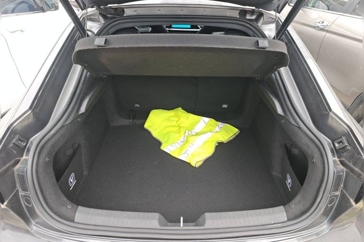 Used Changan UNI-V 2023 1.5T Prestige Model