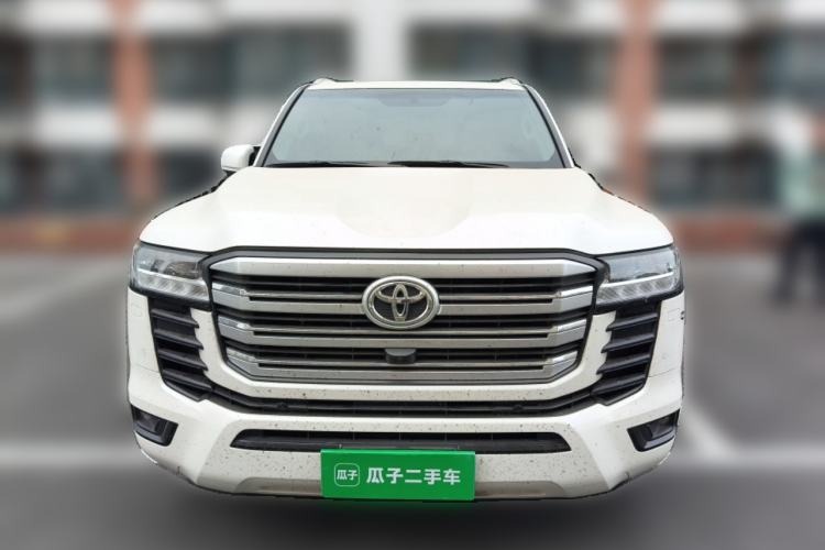 Used Toyota Land Cruiser 2022 3500 3.5T GXR with 20 Wheels Velvet Interior Ambient Lighting and Creep Mode—Middle East Edition Front