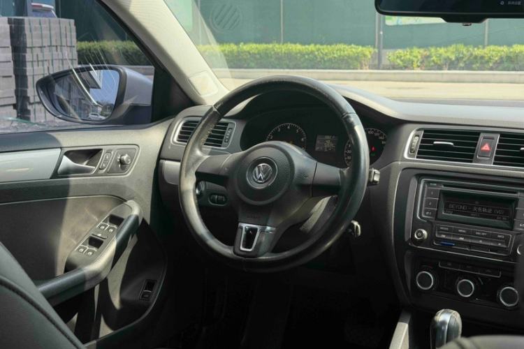 Used Volkswagen Sagitar 2014 Revised Version 1.6L Automatic Comfort Edition Interior 5