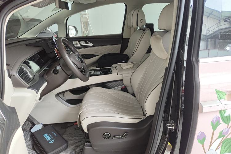 Used Denza D9 2024 DM-i 980 Four-Wheel Drive Flagship Model
