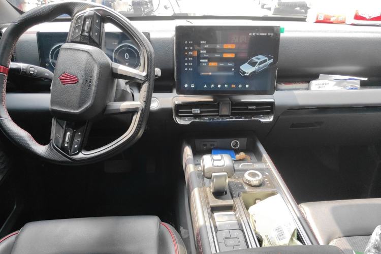 Used JMC DaDao 2023 Fly-Jiang 2.3T Diesel Automatic 4x4 Boundaryless Model Center Console