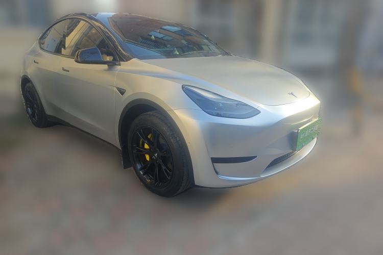 Used Tesla Model Y 2023 Rear-Wheel-Drive Version Front Right 45 Deg