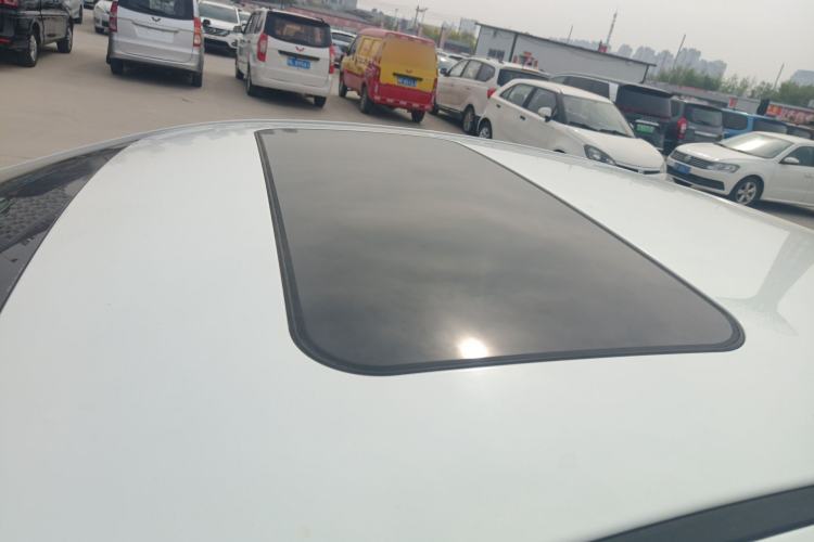 Used Roewe 360 2017 1.5L Automatic Luxury Edition Roof