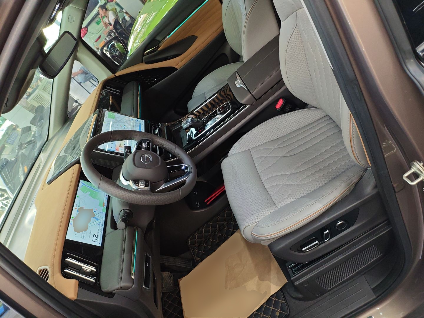 Переднее сиденье в автомобиле