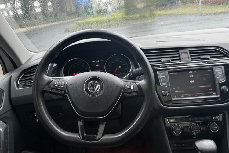 Used Volkswagen Tiguan L 2017 330TSI Automatic Two-Wheel Drive Flagship Edition Steering Wheel