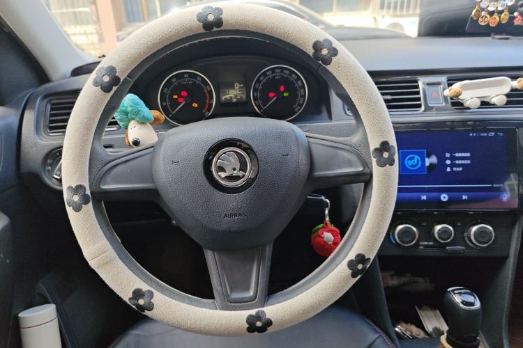 Used Skoda Rapid Spaceback 2016 Revised Version 1.6L Automatic Front-Drive Edition Steering Wheel