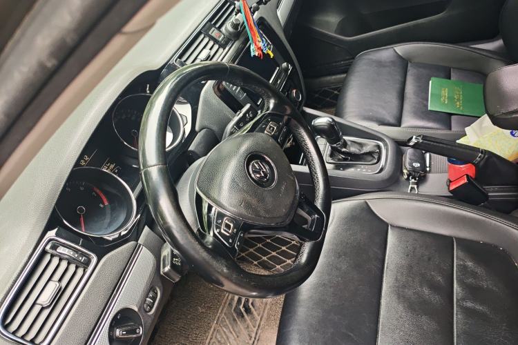 Used Volkswagen Sagitar 2017 1.6L Automatic Comfort Model Steering Wheel