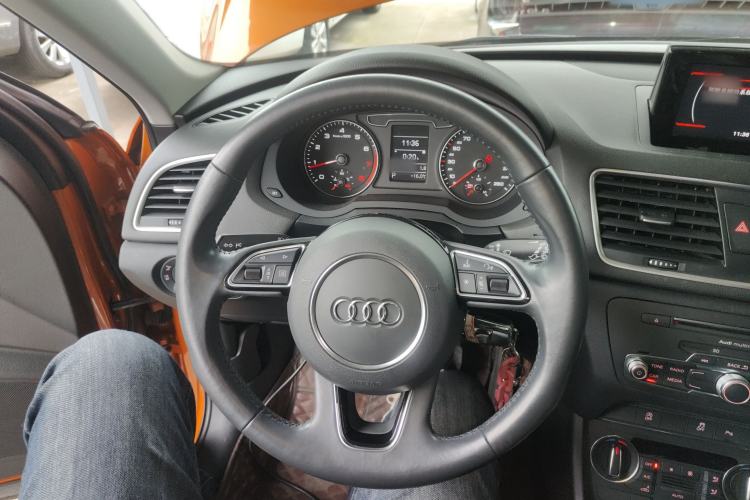 Used Audi Q3 2018 30 TFSI Fashion Edition Collector's Version Steering Wheel