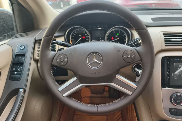 Used Mercedes-Benz R-Class 2011 R 300 L Business Model Steering Wheel