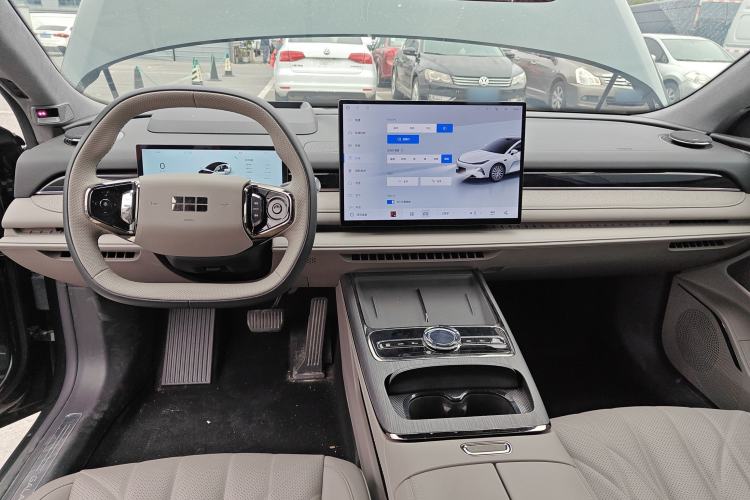 Used Geely Galaxy 8 2025 130km EM-P Starship Edition
