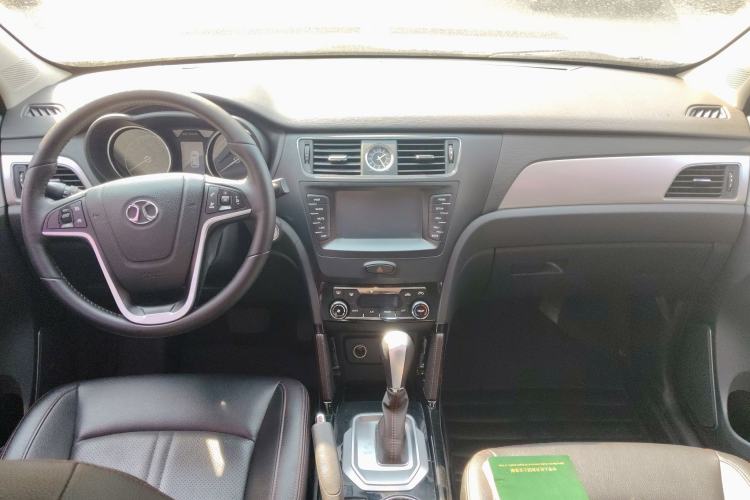 Used BAIC Senova X55 2016 1.5T CVT Elite Edition Center Console