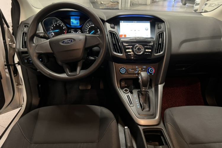 Used Ford Focus 2017 Hatchback 1.6L Automatic Comfort Plus SmartDrive Edition Interior 2