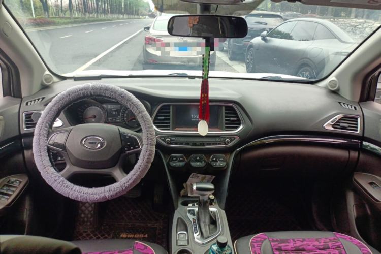 Used GAC Trumpchi GS4 2017 235T G-DCT Two-Wheel Drive Elite Edition Interior 2