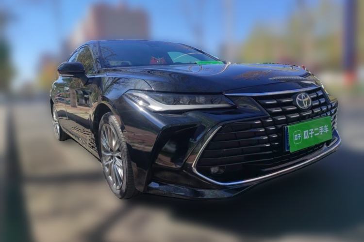 Used Toyota Avalon 2022 Dual-Engine 2.5L XLE Premium Edition Front Right 45 Deg