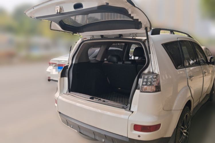 Used Mitsubishi Outlander 2010 Kijang 2.0 Sport Edition Trunk