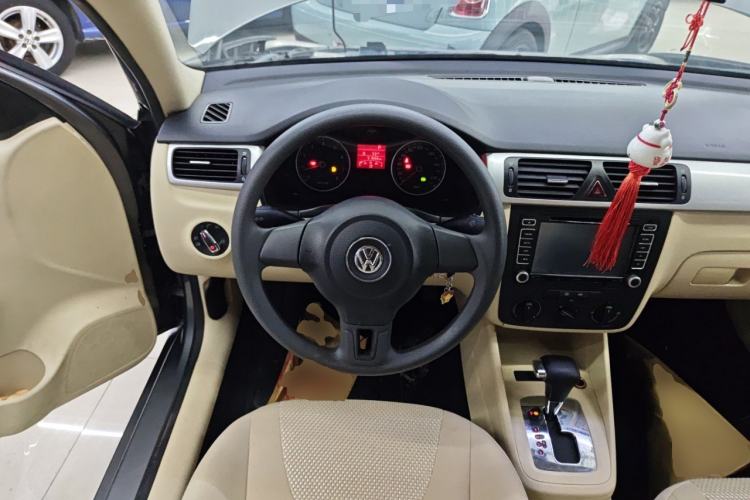 Used Volkswagen Bora 2012 1.6L Automatic Fashion Edition Steering Wheel