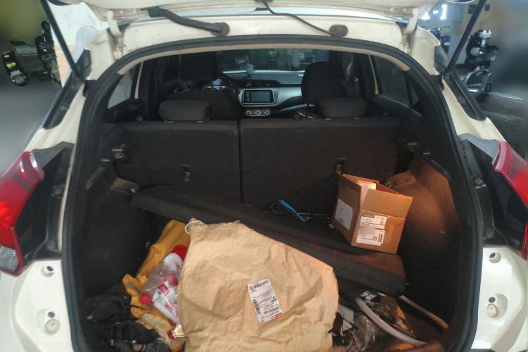 Used Nissan Kicks 2017 1.5L CVT Cool Enjoy Edition Trunk