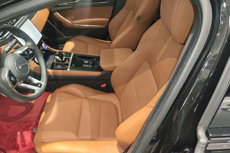 Used Jaguar XFL 2025 Model—2.0T P300, Four-Wheel Drive, 90th Anniversary Collector’s Edition Left Front Seat