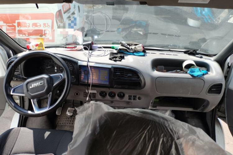 Used JMC Transit 2017 2.8T Commercial Version Short Wheelbase Mid-Roof 6/7/8-Seater JX493