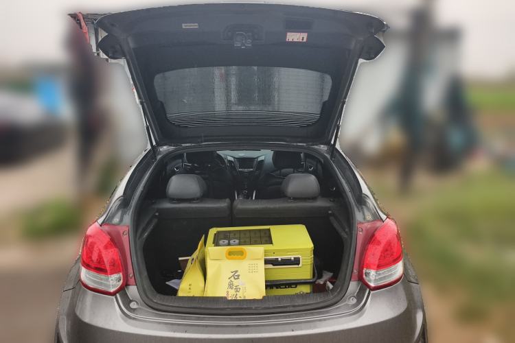 Used Hyundai Veloster 2012 1.6T Automatic Luxury Edition Trunk