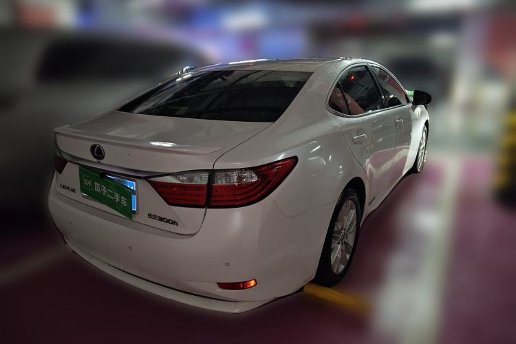 Used Lexus ES 2013 300h Elite Edition