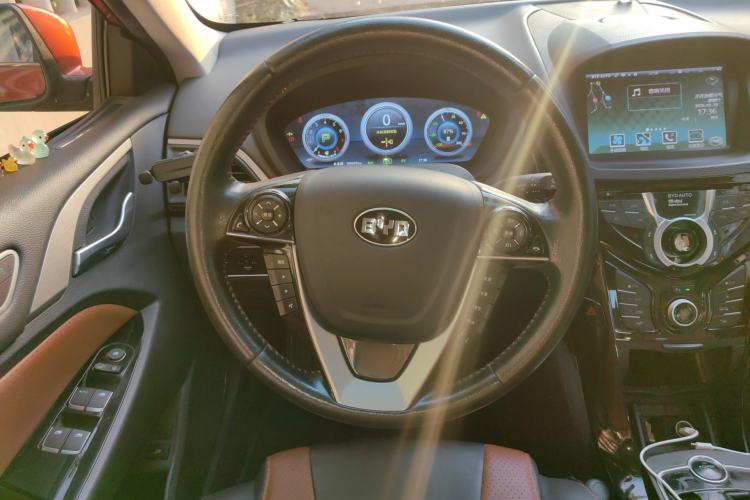 Used BYD Qin New Energy 2015 1.5T Dual-Crown Flagship Plus Edition Steering Wheel
