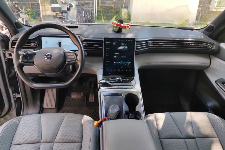 Used Nio ES8 2022 75 kWh Six-Seater Version Center Console