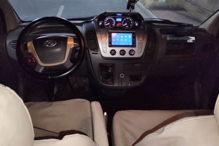 Used SAIC MAXUS Xintu V80 2014 2.5T Aotuntong Short Wheelbase Mid-Roof Model