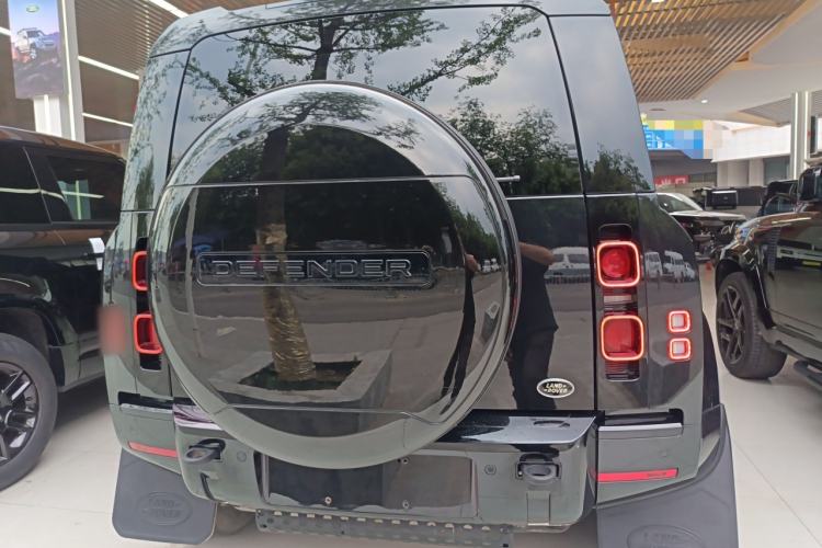 Used Land Rover Defender 2023 90 2.0T P300 SE
