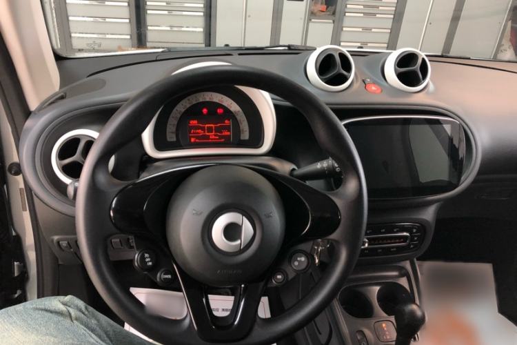 Used smart fortwo 2015 1.0L 52 kW hardtop Dynamic version
