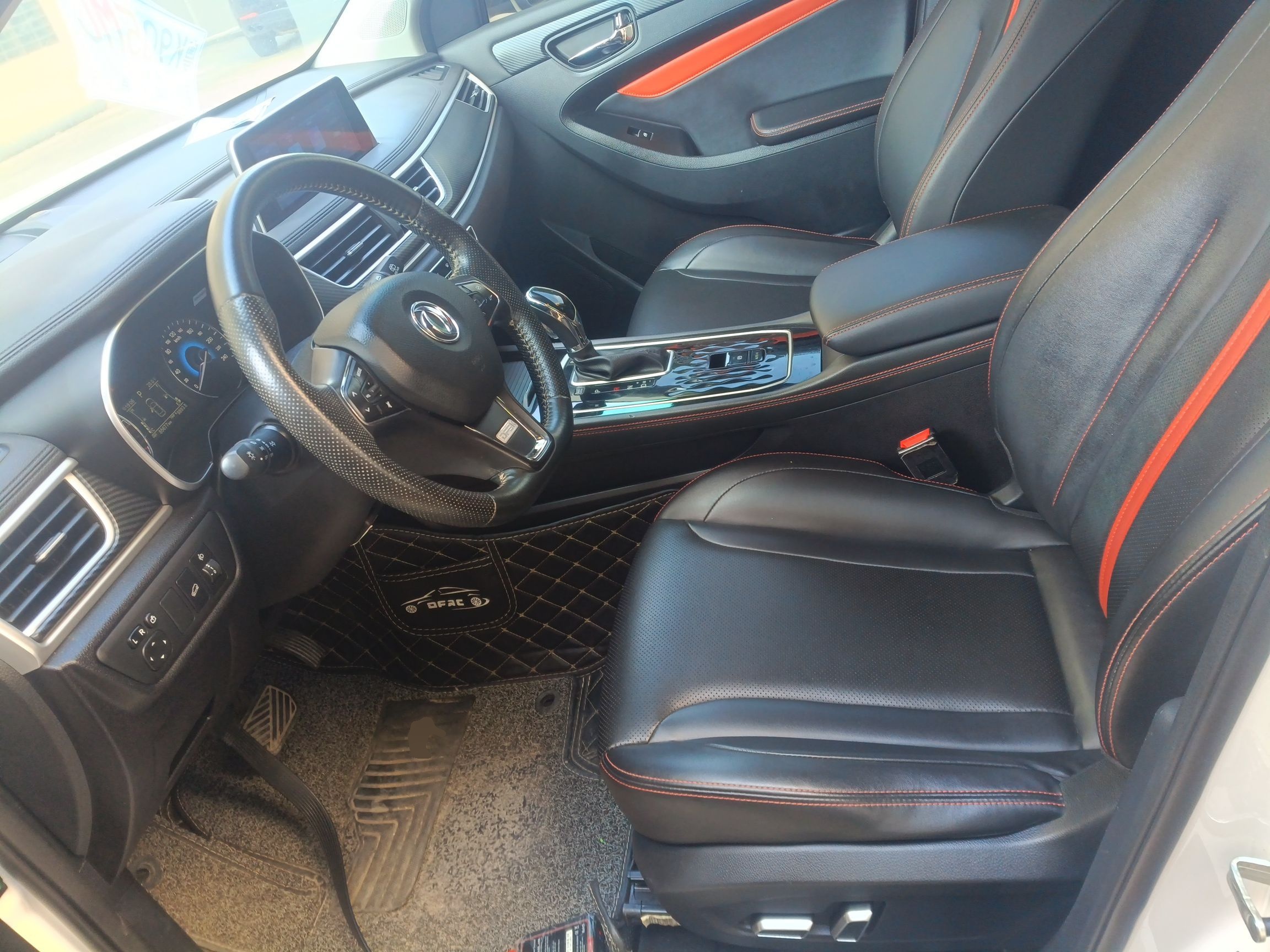 Переднее сиденье в автомобиле